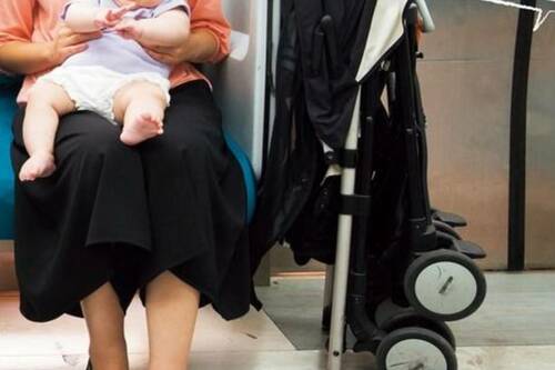 お出かけが多いなら持ち運びやすいものを ベビーカーおすすめ イメージ