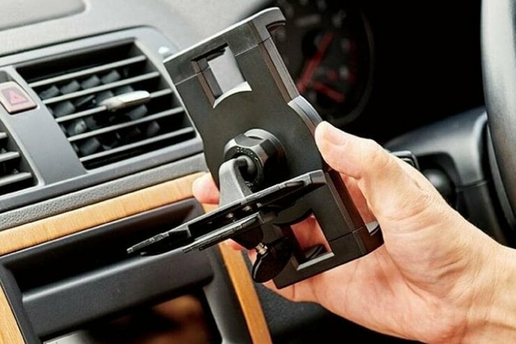 Wi-Fi版iPadで高性能カーナビを作ろう3 おすすめ車載タブレットホルダー5製品比較｜『家電批評』が検証