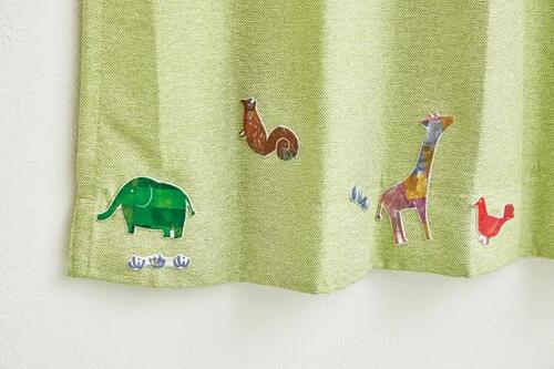 「布にも貼れるウォールステッカー」3