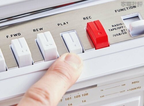 【音質】音質は決してよくないけれどレトロなサウンドはBGMに最適 ラジカセおすすめ イメージ