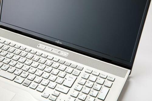 スピーカー：バスレフポート付きで重低音まで響く イメージ