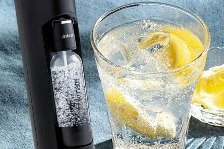 【バズレシピ】人気炭酸メーカー「マグナムグランド」で高級居酒屋の「レモンサワー」を作ってみた<br />