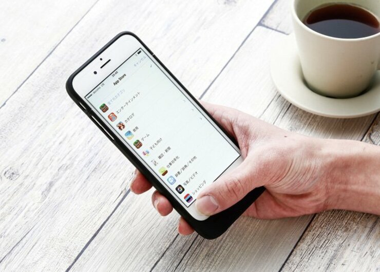 【1年間検証済】iPhoneを一日充電いらずで使えるケースがお得すぎた