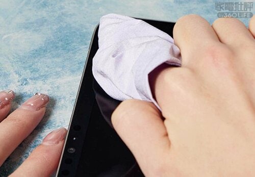 最も軽いクロスでサッと汚れを拭き取る！ クリーニングクロスおすすめ イメージ2