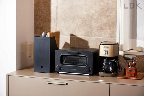 1:黒系キッチン家電の近くでトレーやミトン入れに! 無印良品のダークグレーのファイルボックスおすすめ イメージ