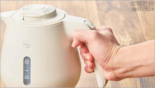 グリップは握りやすい 電気ケトルおすすめ イメージ