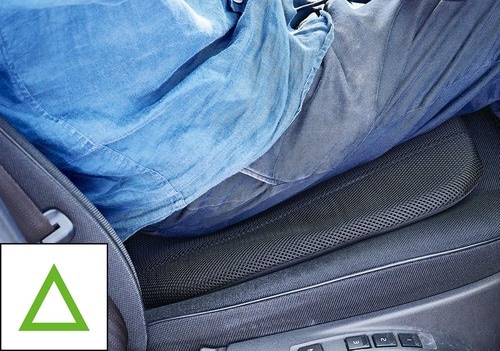 【6位】ダイソー「車クッション ストッパー付」 車用シートクッションおすすめ イメージ