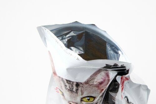 【個包装の質】2500gタイプでも小分けナシ 毛玉ケア・キャットフードおすすめ イメージ