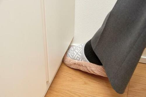 被せるだけでお掃除できちゃう「スリッパカバー」 イメージ2