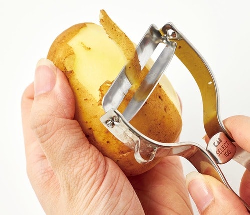 小回りが効いてじゃがいもを剥くのもスムーズ キッチン用品おすすめ イメージ