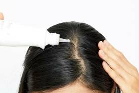 【正しいヘアケア】将来薄毛になるかも...育毛剤は早めの使用がおすすめ｜『LDK』と専門家が解説