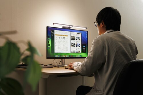 モニターライトを使用中の様子