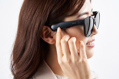 【操作性】耳元のタッチセンサーでコントロール イメージ