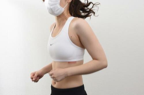 12位: かなりタイトなつくり NIKE「スウッシュ」