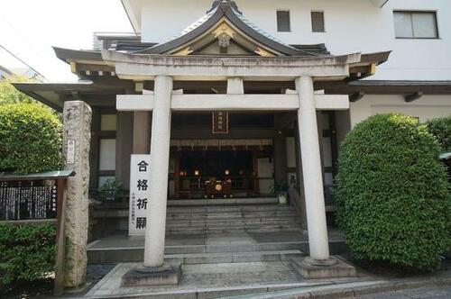 学業の神様に知恵を授かる「平田神社」