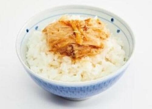“ご飯にオン”だけで究極和食に激変！栄養満点のカレイ缶 イメージ2