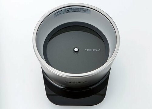 独自のホーロー鍋の仕組みにかまどの炎を再現したバーミキュラ