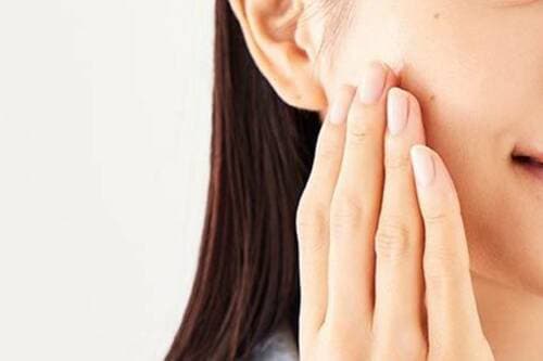塗るとスーッと肌に染みこむ 良コスパな保湿美容液のおすすめおすすめ イメージ