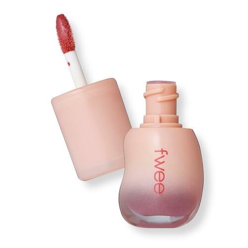 自然な血色感を宿せるフィー「3Dボリューミンググロス/B15 ピーチウーロン 70%」 リップグロスおすすめ イメージ