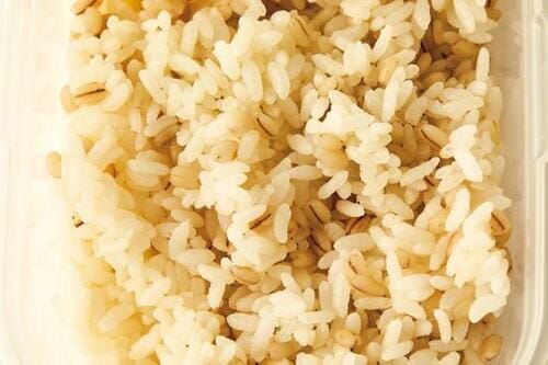 C評価: 粒が吸水せずボソボソした食感の旭食品「もち麦」 イメージ2