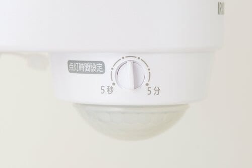 アイリスオーヤマ「LED防犯センサーライト ソーラー式 パールホワイト LSL-SBSN-400」の評価は？ ソーラーセキュリティカメラおすすめ イメージ2