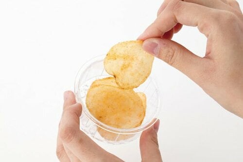 ポテトチップスが調味料に！ サラダトッピングがオススメです イメージ3