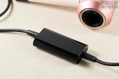 ＜ここはイマイチ＞アダプターは大きくて重たいまま 高級ドライヤーおすすめ イメージ