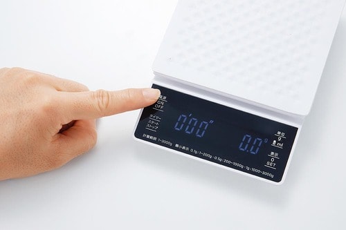  ニトリ コーヒースケール(3kg タイマー付きホワイト)数字は大きめながらやや暗い イメージ2