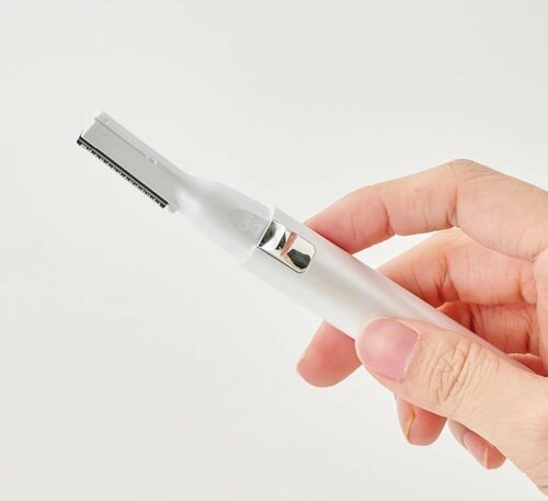 使いやすさ：本体が軽くて扱いやすい フェイスシェーバーおすすめ イメージ
