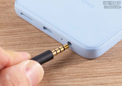 有線イヤホンを使えるのはレア 安いスマホおすすめ イメージ