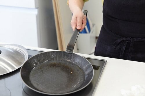 5位: 蓄熱性バツグンで仕上がり◎ turk（ターク）ロースト用フライパン 24cm 鉄フライパンおすすめ イメージ4