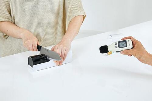 電動なのにコンパクト!下村工業「電動包丁研ぎ器 トギパワー」 イメージ2