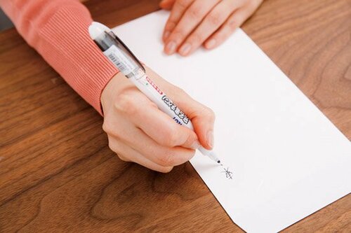 これ1本で宛名も本文も!にじみにくくて濃く書けます イメージ