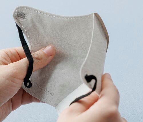 暗めカラーで内側もオシャレ 不織布マスクおすすめ イメージ