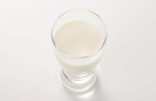 18位: 【18位】乳酸菌飲料のような風味のファミマ「プレーン」 飲むヨーグルトおすすめ イメージ