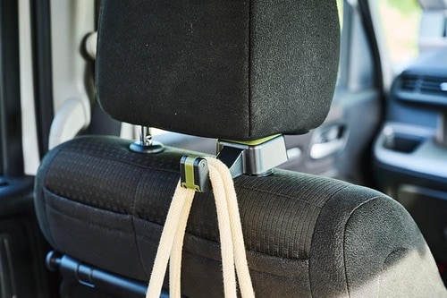 車のシートフックおすすめ ダイソー ヘッドレストフック& スマホホルダー イメージ2