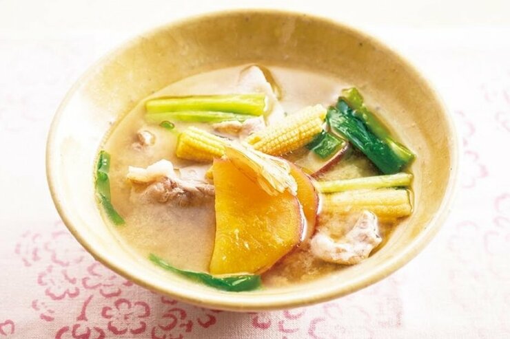 【あったかスープ】手羽もお味噌汁にin！風邪予防&美容強化のレシピ3選｜『LDK』と料理家が紹介