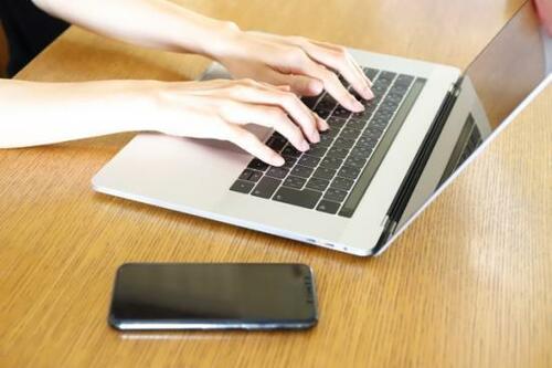 重たいまぶたを軽く！ アイピロー8製品をテスト イメージ