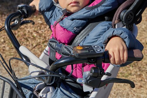シートベルトを止める場所が２箇所あり安心感がある 電動アシスト自転車おすすめ イメージ