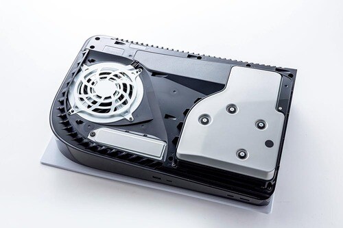 PS5の標準内蔵ストレージは825GBで、換装はできない