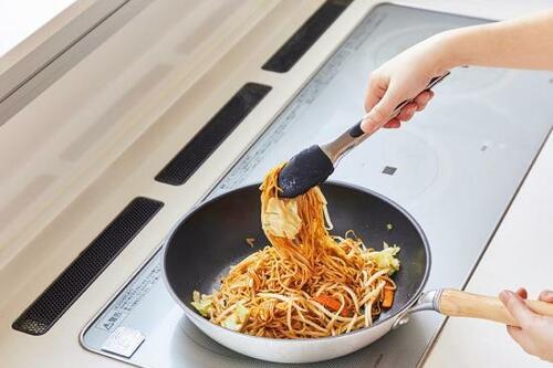 ［トング］ニトリ「シリコントング hand（M）」 キッチン用品おすすめ イメージ2