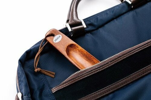 ①履きやすさや携帯性が高次元でまとまった木製靴ベラ イメージ