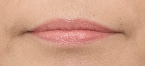 白っぽすぎて唇だけ浮いて見える 50代・60代向け口紅おすすめ イメージ