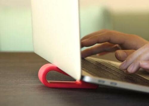 指でつまめるPCスタンド 「ラップトップフット」 イメージ