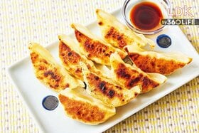 業務スーパーの冷凍餃子がお店っぽくて本格的！ スーパーPB食品のおすすめをLDKが料理家と比較