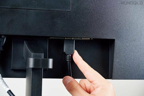 モニターにHDMIケーブルを接続 PC周辺機器おすすめ イメージ