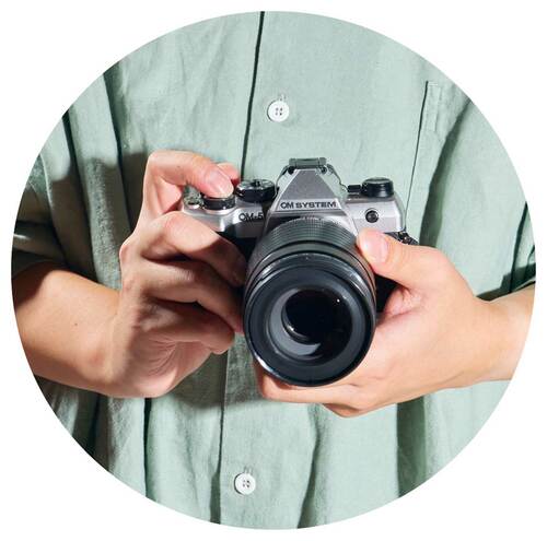 【操作性】グリップ改良で握りやすさが格段に向上 OMデジタルソリューションズ「OM-5 Mark II」おすすめ イメージ2