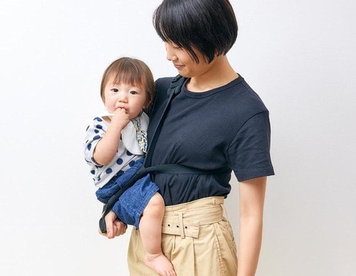 日本パフ アシストベルトを装着する親子