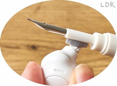 3種のヘッドが1本に!スマホやイヤホンのお掃除に スリーコインズの日用品おすすめ イメージ