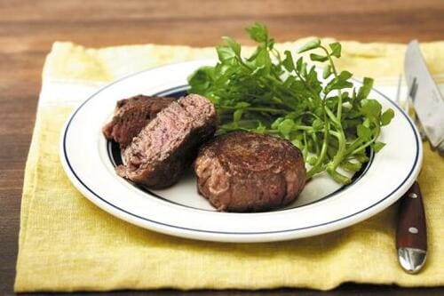 [牛ロールステーキ]牛薄切り肉を巻き巻きしてボリュームアップ！ イメージ3